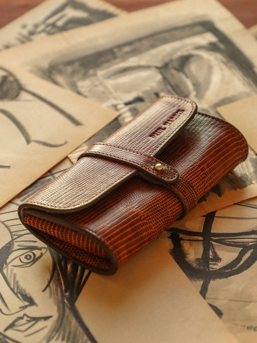 foto-zicht-deur-en-bril-bruin-leder-oscar-1960-paul-marius-m50-l-l