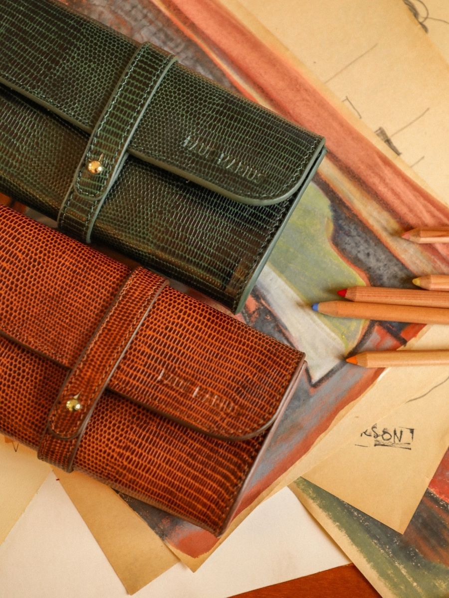 photo-focus-materiaal-en-ogen-een-bril-bruin-leder-oscar-1960-paul-marius-m50-l