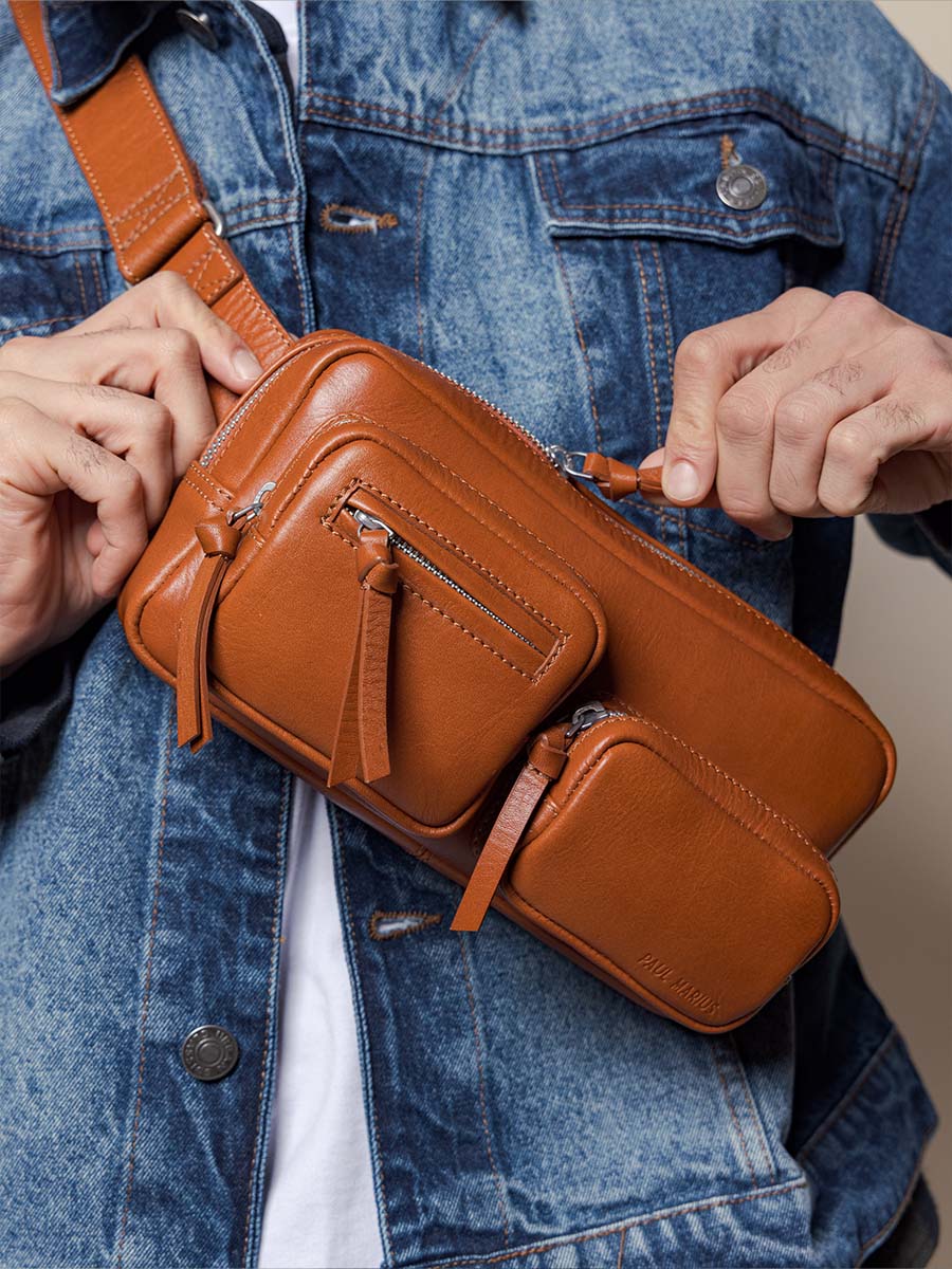 bruin-leren-banana-tas-90s-cognac-vue-portee-m86-co