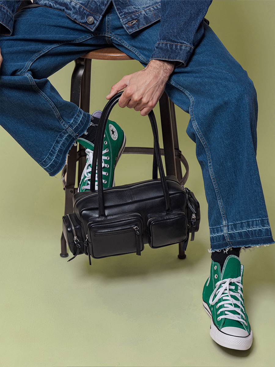 LeBasset-90s-leder-zwart-zoom-view-materiaal-w56-b