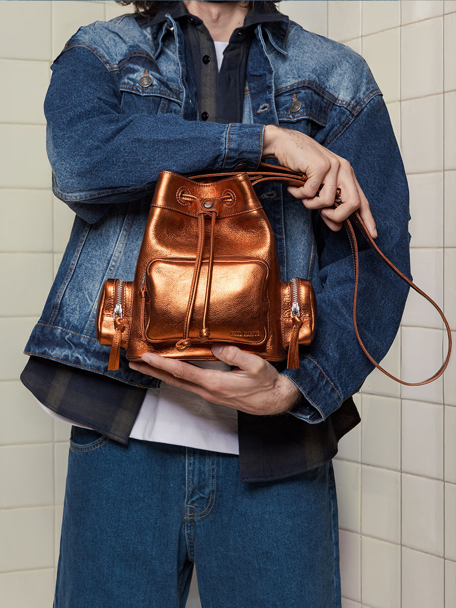 leren-copper-bucket-90s-ginger-w57-m-o-materiaal-zoom-view-bag