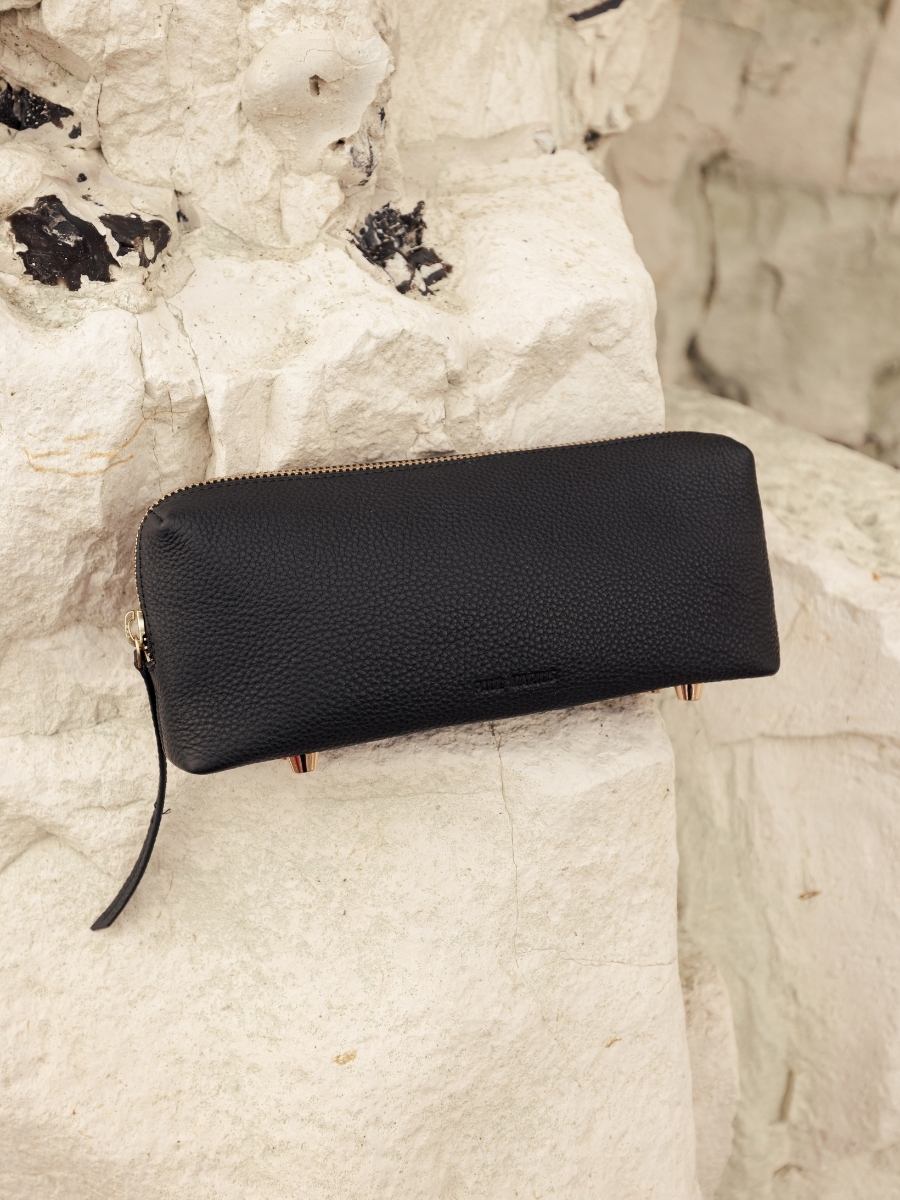 pochette-adam-noir-charbon-vue-portee-m79-bm-b