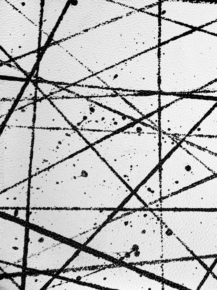 bag-leather-white-black-orange-gabrielle-arty-01-zoom-material-view-w42-art1-b-w