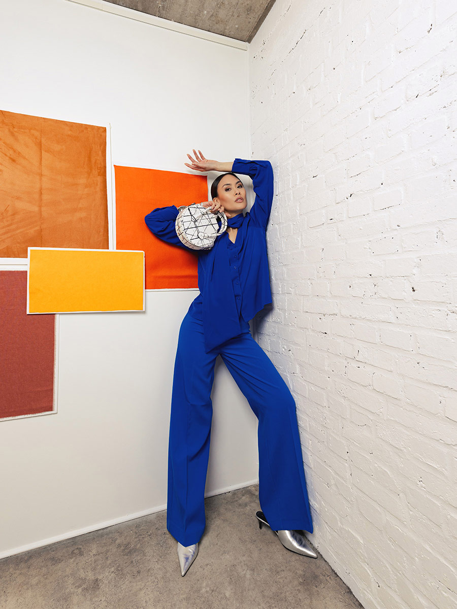 handtas-leder-wit-zwart-oranje-aline-arty-01-vue-portee-w34-art1-b-w