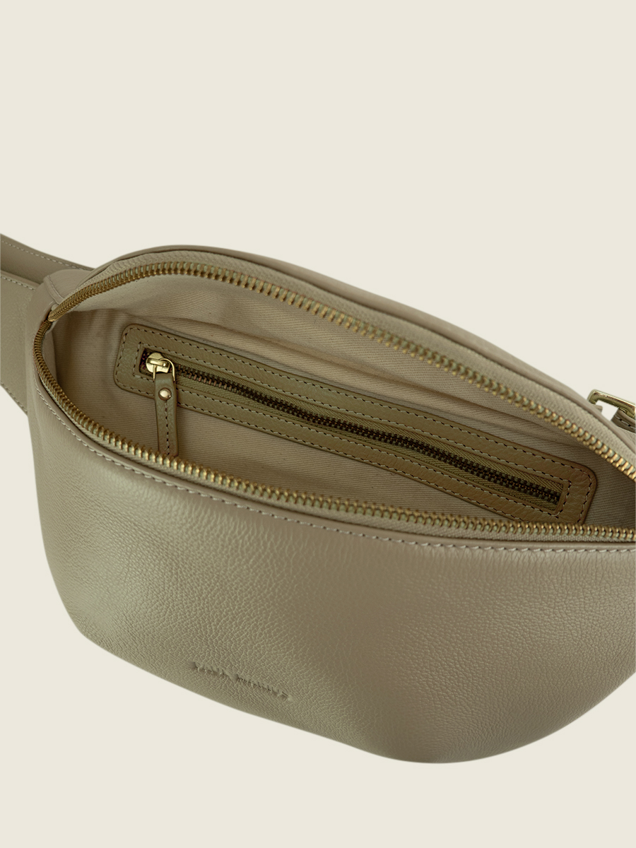 photo-back-pocket-banana-bag-leather-groen-labana-art-deco-almond-paul-marius-m503-ad-al