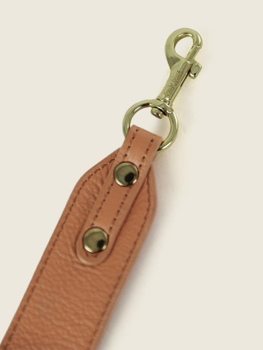 foto-cote-bandouliere-bruin-leder-labandouliere-kunst-deco-karamel-paul-marius-ss01-ad-ca