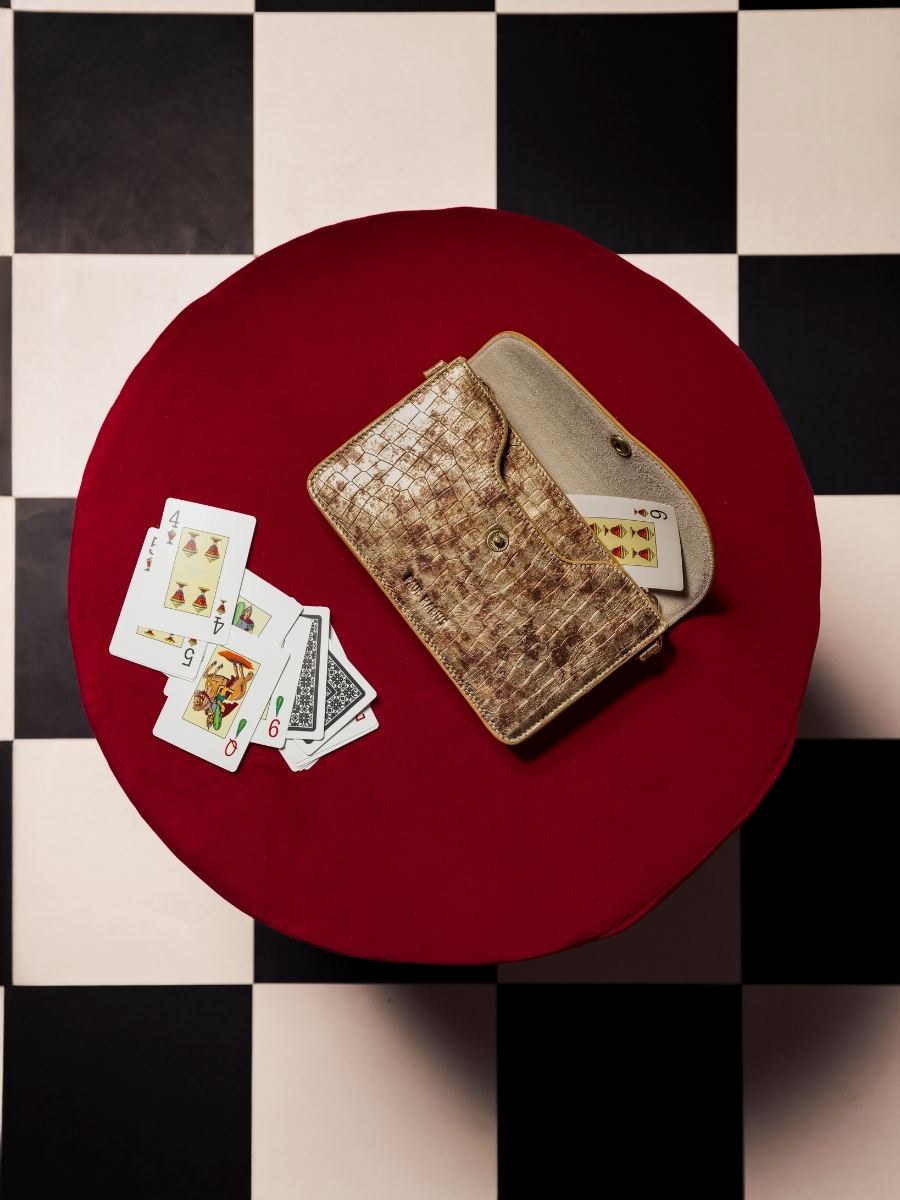 foto-view-zoom-materiaal-zakje-leder-goud-bertille-juwelen-paul-marius-w44-cr-db-g