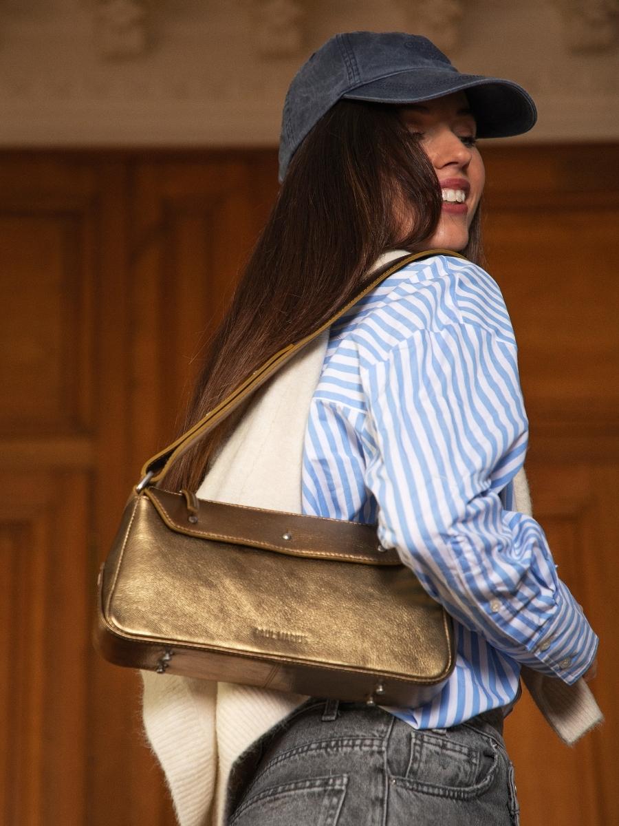 tas-bandoulierere-dore-billie-bronze-vue-portee-w55-og