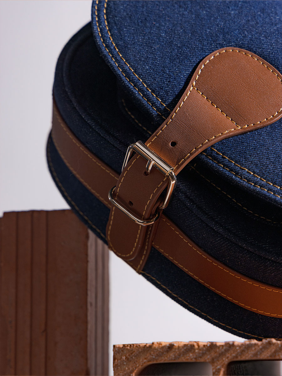 schoudertas-blauw-jeans-lebohemien-ruw-denim-gedragen-m44-dblu-denim