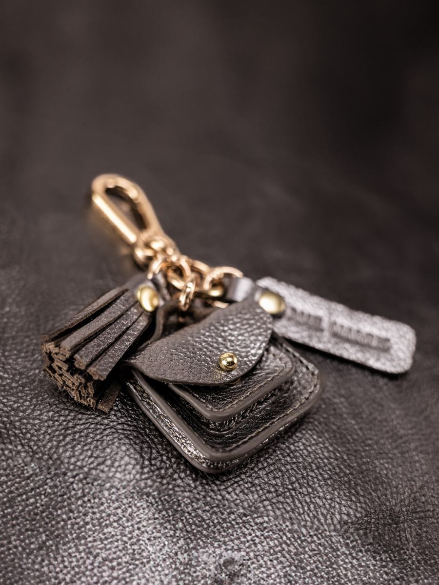 photo-view-key-ring-KEYS-LEATHER-SILVER-LABELOC-POMPON-STEEL-PAUL-MARIUS-LKC-TASSEL-GM