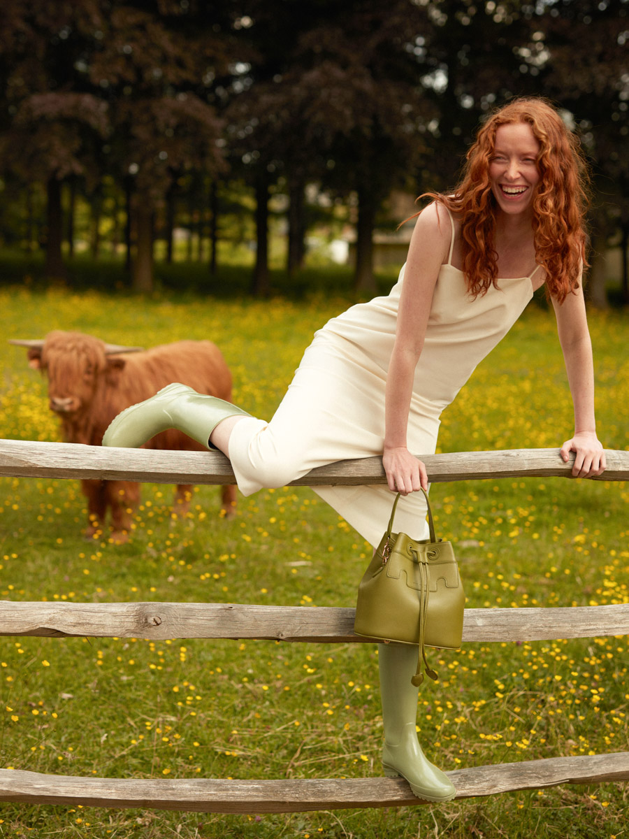 leren-emmer-tas-capucine-groen-olijf-blik-deur-w39-gr-o