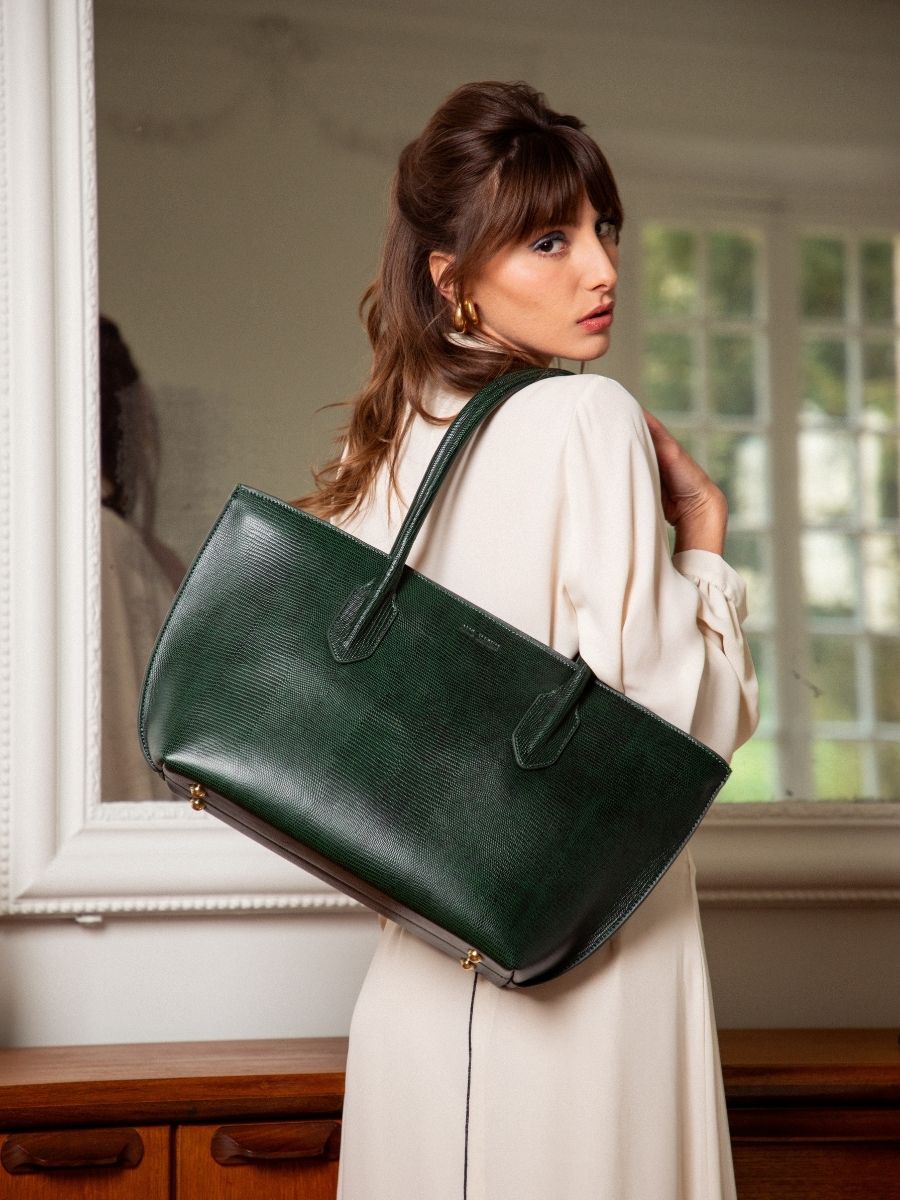 photo-face-zoom-bag-leather-groen-vrouw-edith-1960-malachite-paul-marius-w49-l-dg
