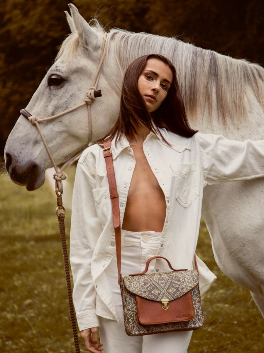 foto-focus-gezicht-hand-tas-leder-multicolor-mademoiselle-george-esperanza-paul-marius-w05-mex