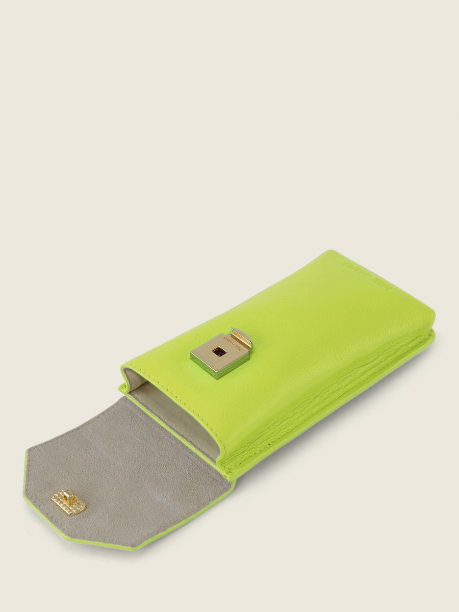photo-vue-interieur-sac-telefoon-leder-groen-eva-sorbet-appel-paul-marius-m71-sb-lgr