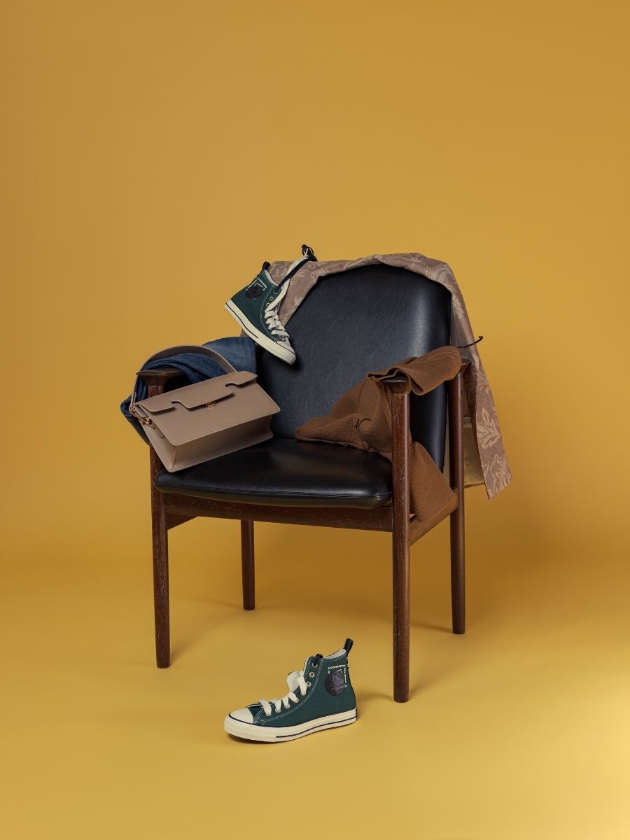 tas-leder-gabrielle-taupe-zicht-zoom-materiaal-w42-bei