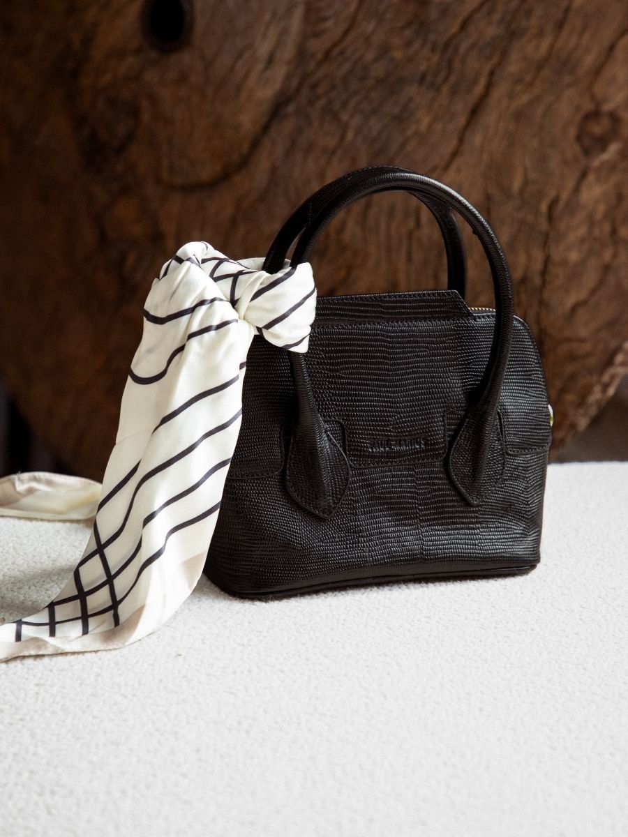 photo-vUE-DE-ZOOM-MATIERE-MINI-SAC-MAIN-CUIR-NOIR-GISELE-XS-1960-NOIR-DE-JAIS-PAUL-MARIUS-W32XS-L-B