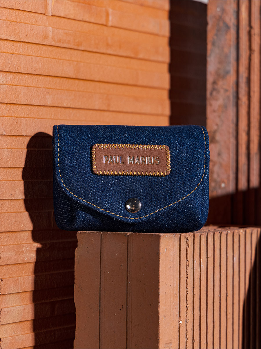 porte-monnaie-bleu-jean-legustave-denim-brut-vue-portee-clp-dblu-denim
