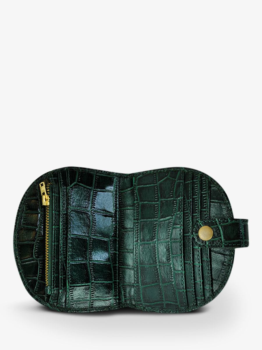 foto-interieur-vrouw-leren-wallet-manon-n2-alligator-groen-paul-marius-m33-a-dg