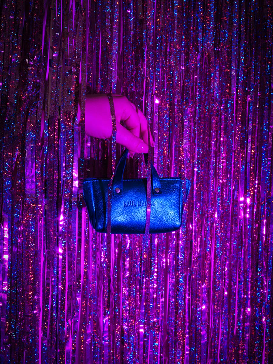 foto-buidel-vrouw-leder-blauw-mon-permier-paul-marius-ultraviolet-paul-marius
