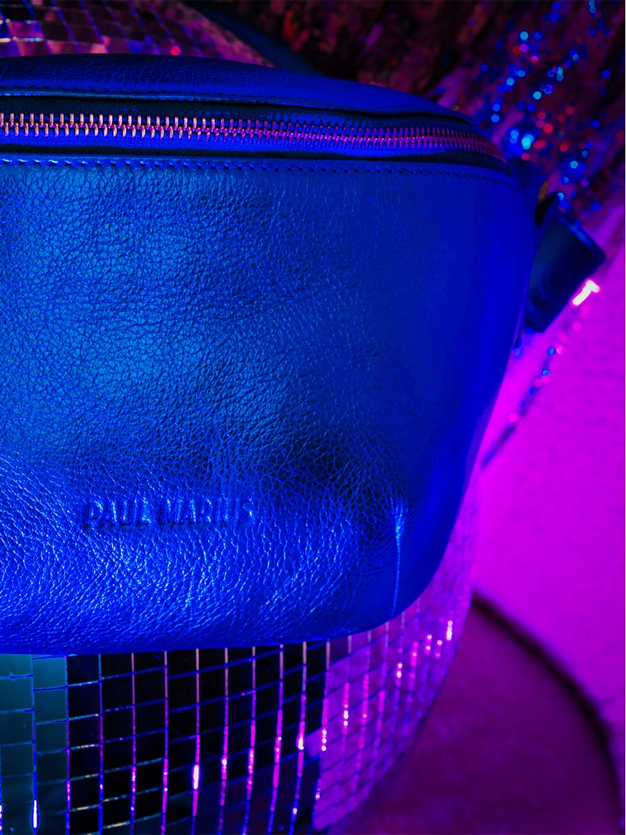 photo-banana-bag-vrouwen-leer-blauw-ultraviolet-paul-marius-m503-uv-b