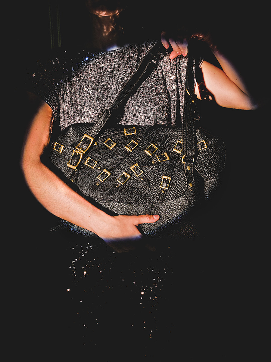 foto-schoudertas-leer-vrouw-zwart-lasofistice-l-editie-noire-paul-marius-w27m-bed-n1