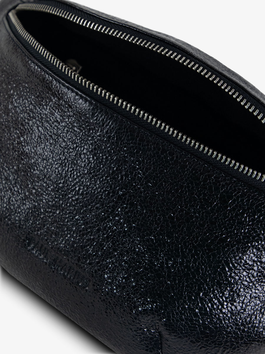foto-vUE-INTERIEUR-BANANA-LEATHER-BLACK-SHIMMERING-LABEL-ECLIPSE-PAUL-MARIUS-M503-M-b