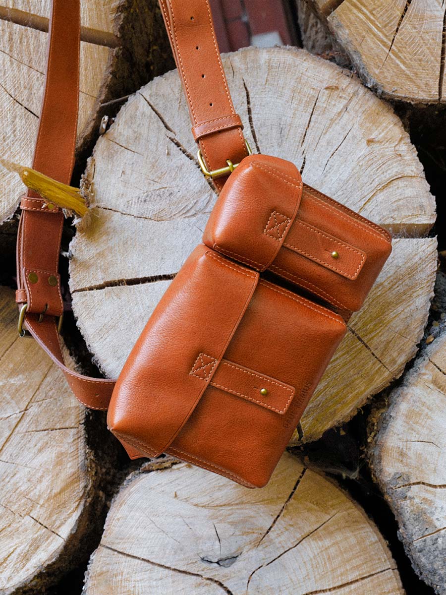 foto-materiaal-document-deur-bruin-leder-cognac-olie-drager-paul-marius-m401-oco