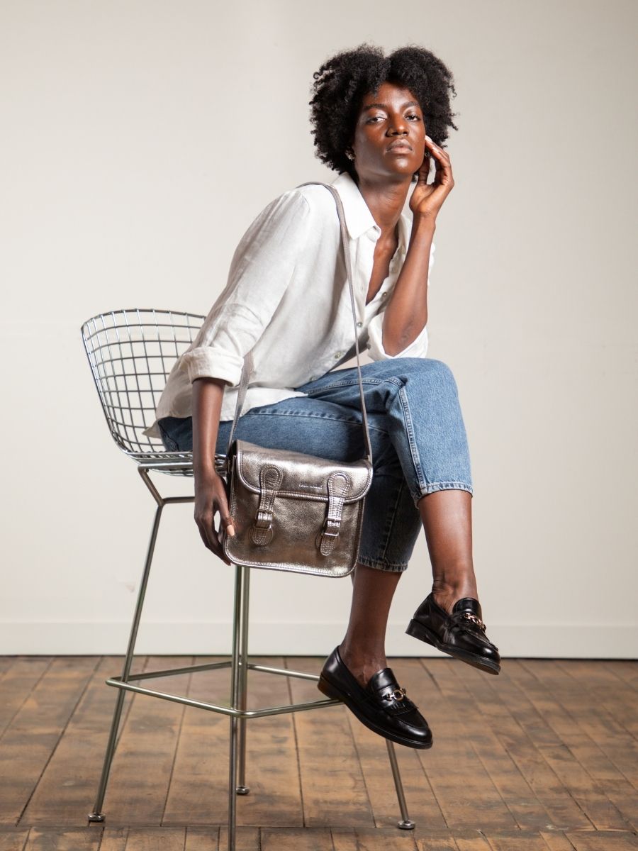 foto-zoom-materiaal-tas-bandouliere-leder-zilver-tas-staal-paul-marius-m02S10-gm