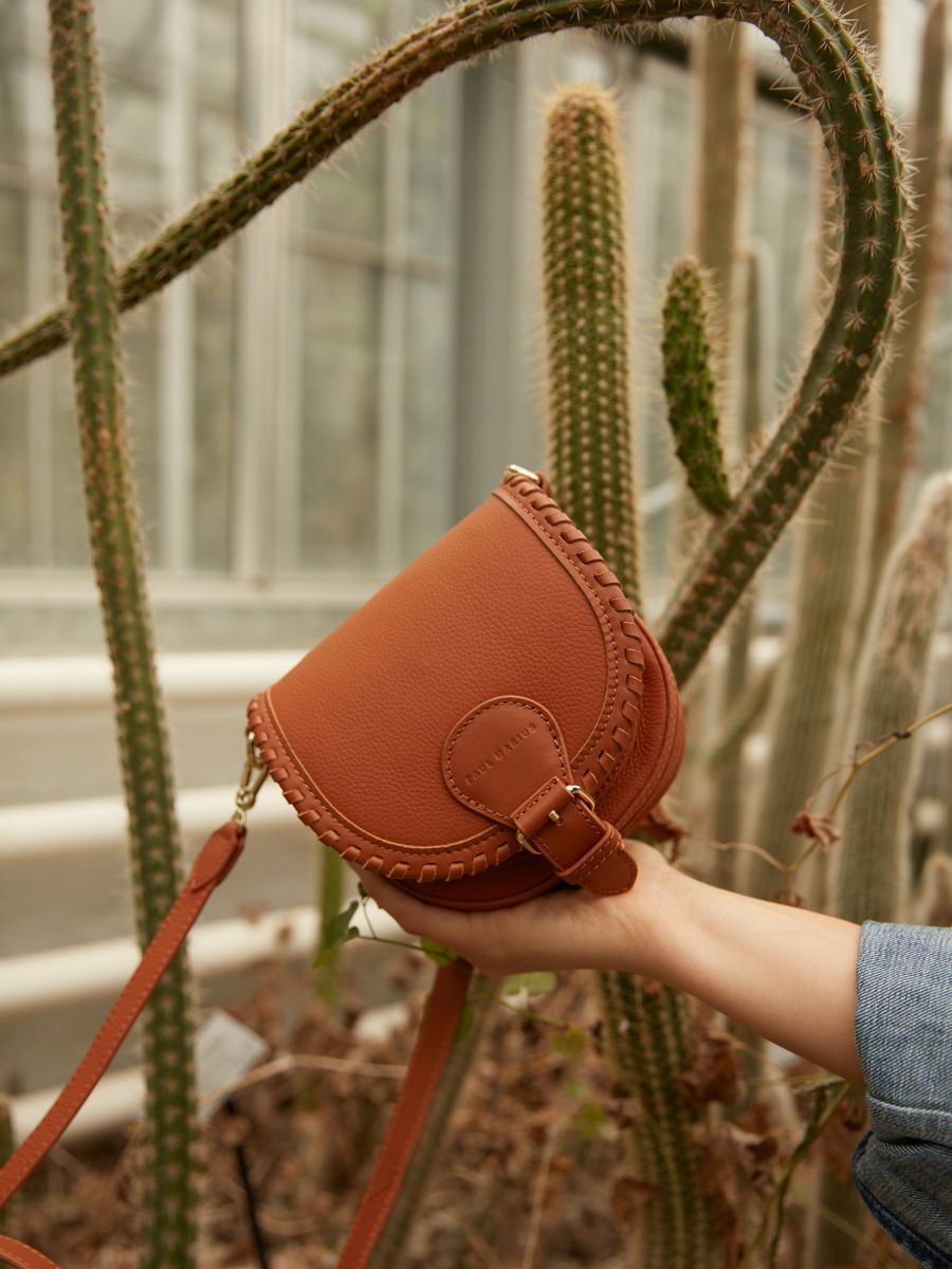 mini-schoudertas-bruin-leer-lebobo-xs-naturel-zoom-materiaal-w61xs-l