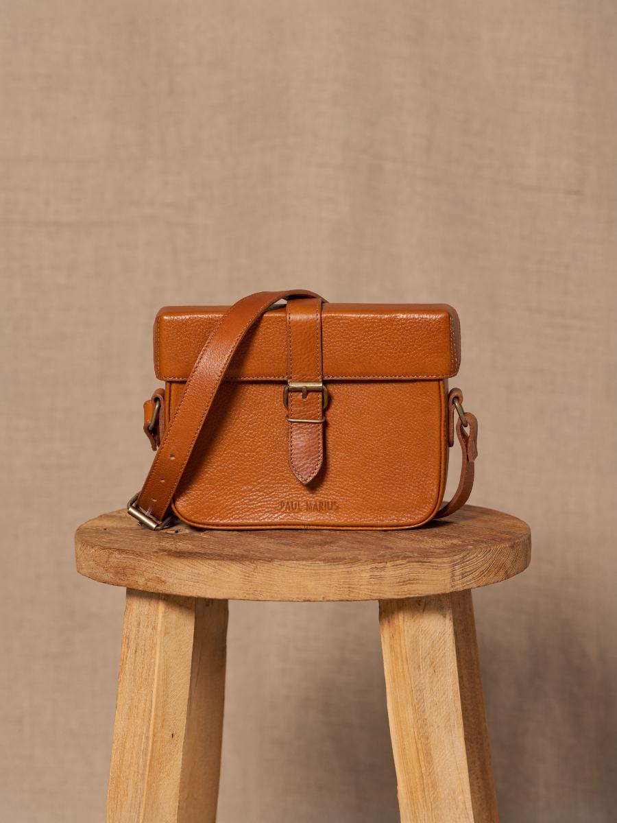bandelier-tas-cognac-olie-overzicht-zoom-materiaal-m405-ol
