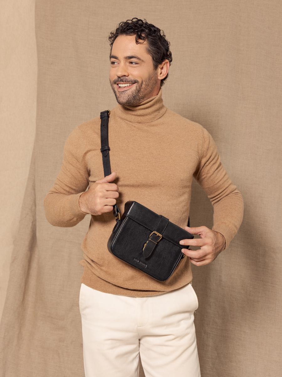 tas-bandouliere-lecoquin-zwart-oil-view-door-m405-obl