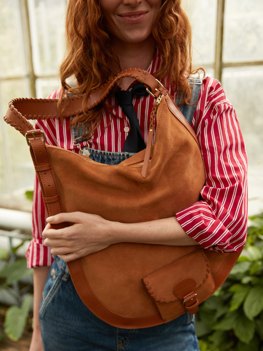 dames-leren-tas-LeHobo-XL-hazelnoot-zoom-materiaal