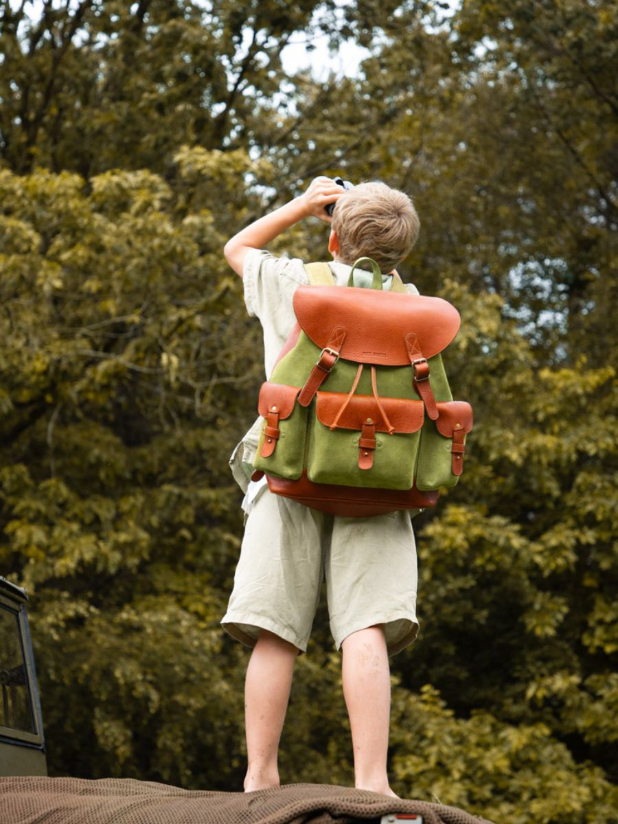 photo-front-face-bag-in-bruin-leder-kaki-lemeridian-nomad-paul-marius-m35-oco-gr