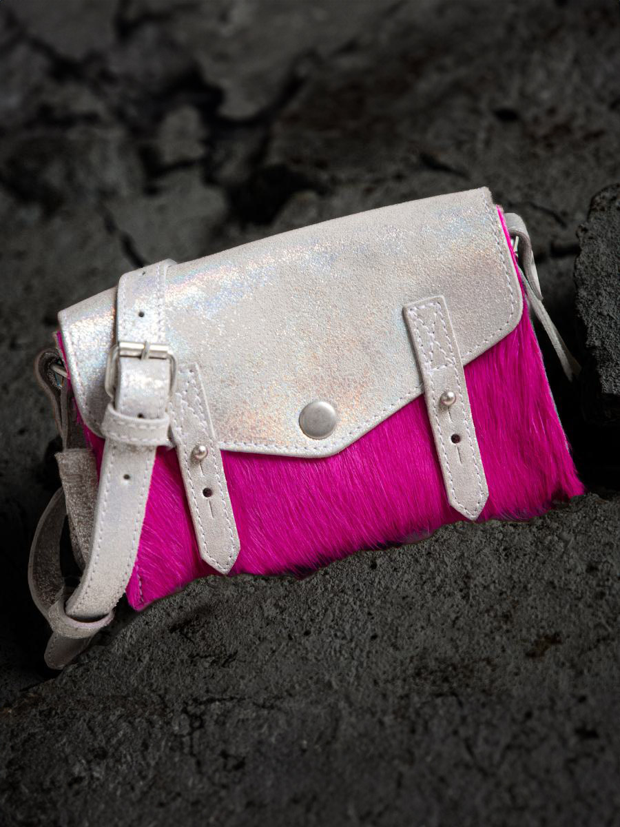 photo-vue-face-sac-bandouliere-cuir-rose-lemini-onmisbaar-schepsel-rose-acid-paul-marius-w08s-crea-s-pi