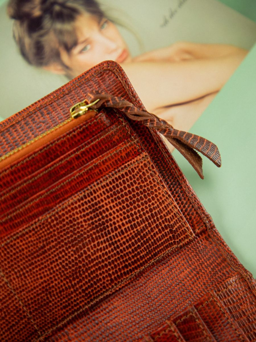 foto-overzicht-wallet-leder-bruin-charlotte-n2-1960-amber-paul-marius-m67-l-l