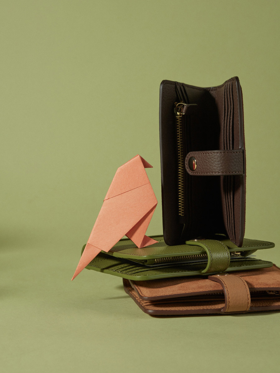 bruine portemonnee-jeanne-fauve-vue-portee-m34-su-co