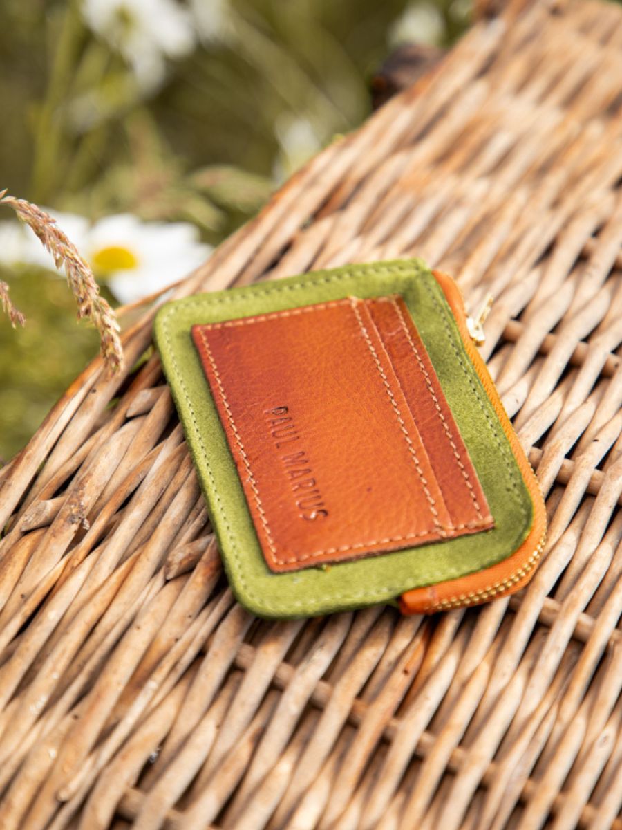 photo-vue-wallet-leder-voor-bruin-man-kaki-leporte-monnaie-augustin-nomade-paul-marius-m68-oco-gr