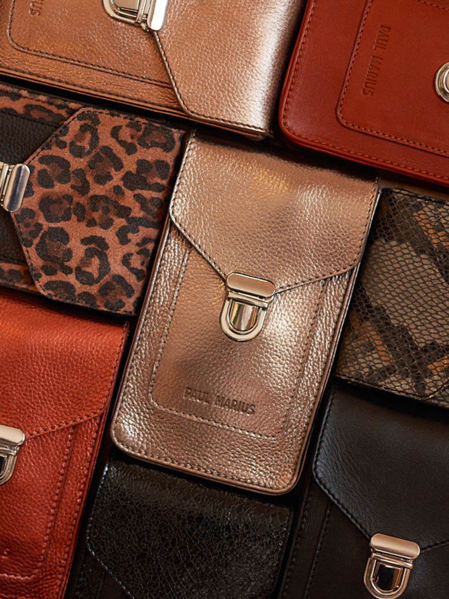 telefoontasje-bruin-leer-telefoontasje-cognac-zoom-materiaal-m88-co