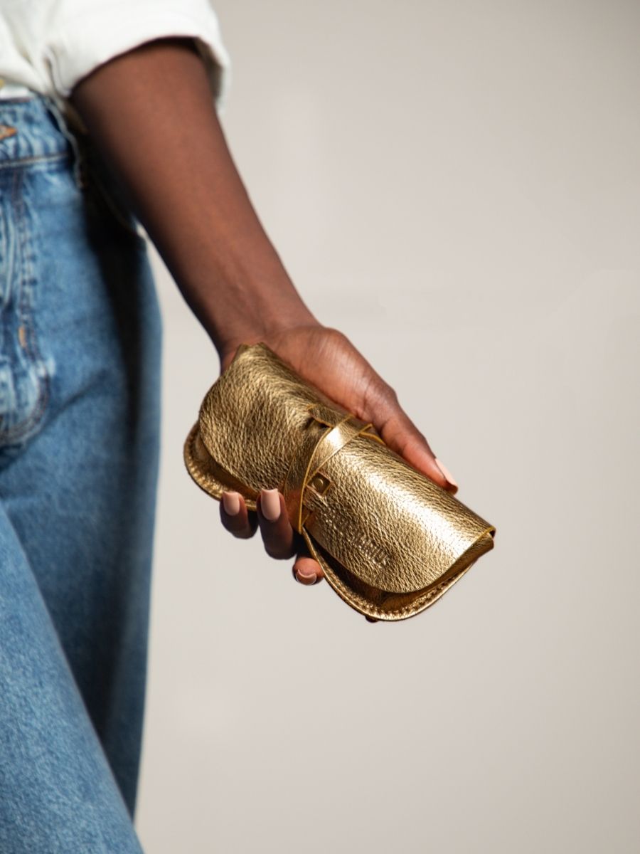 photo-view-back-and-glasses-case-leather-bronze-een-brillenetui-bronze-paul-marius-m49-og