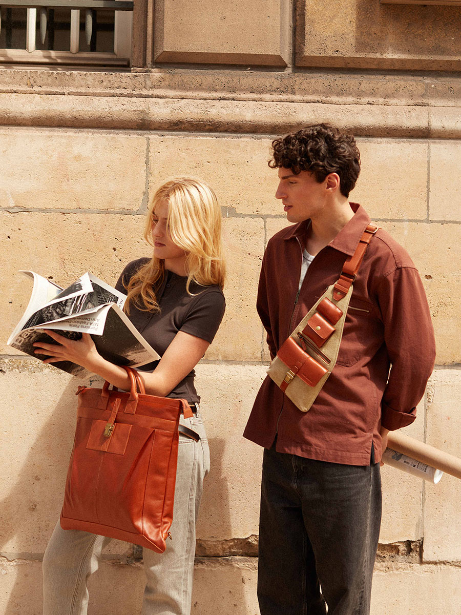 handtas-rugzak-L'Aviateur-cognac-olie-zoom-materiaal-b07-oco