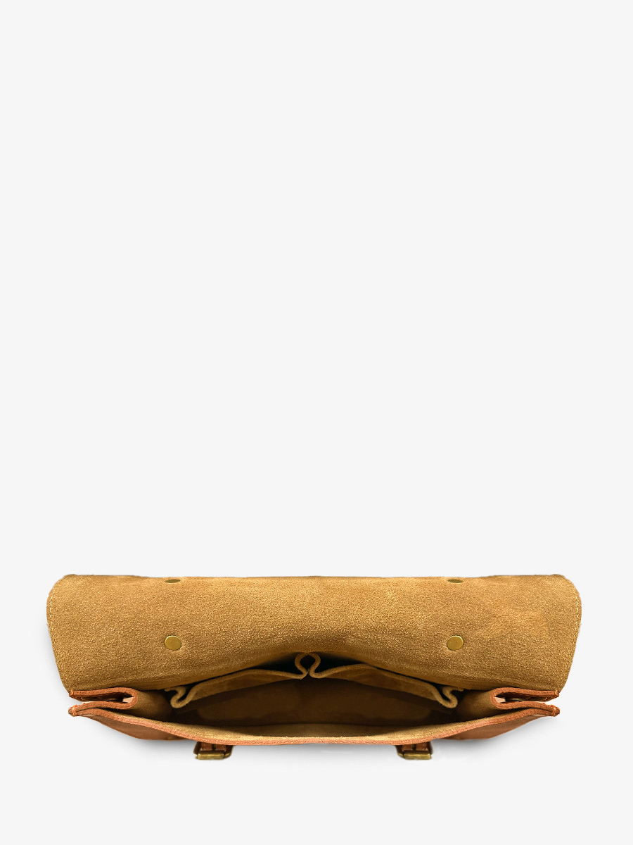 photo-vue-interieur-document-drager-bruin-leder-cognac-olie-drager-paul-marius-m23-oco