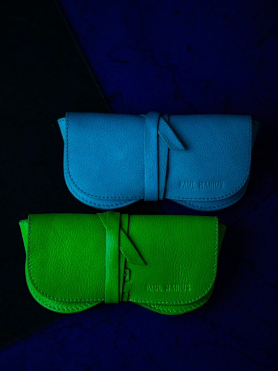 foto-front-brillenglazen-leder-vrouw-groen-brillenglazen-neon-paul-marius-m49-ne-gr