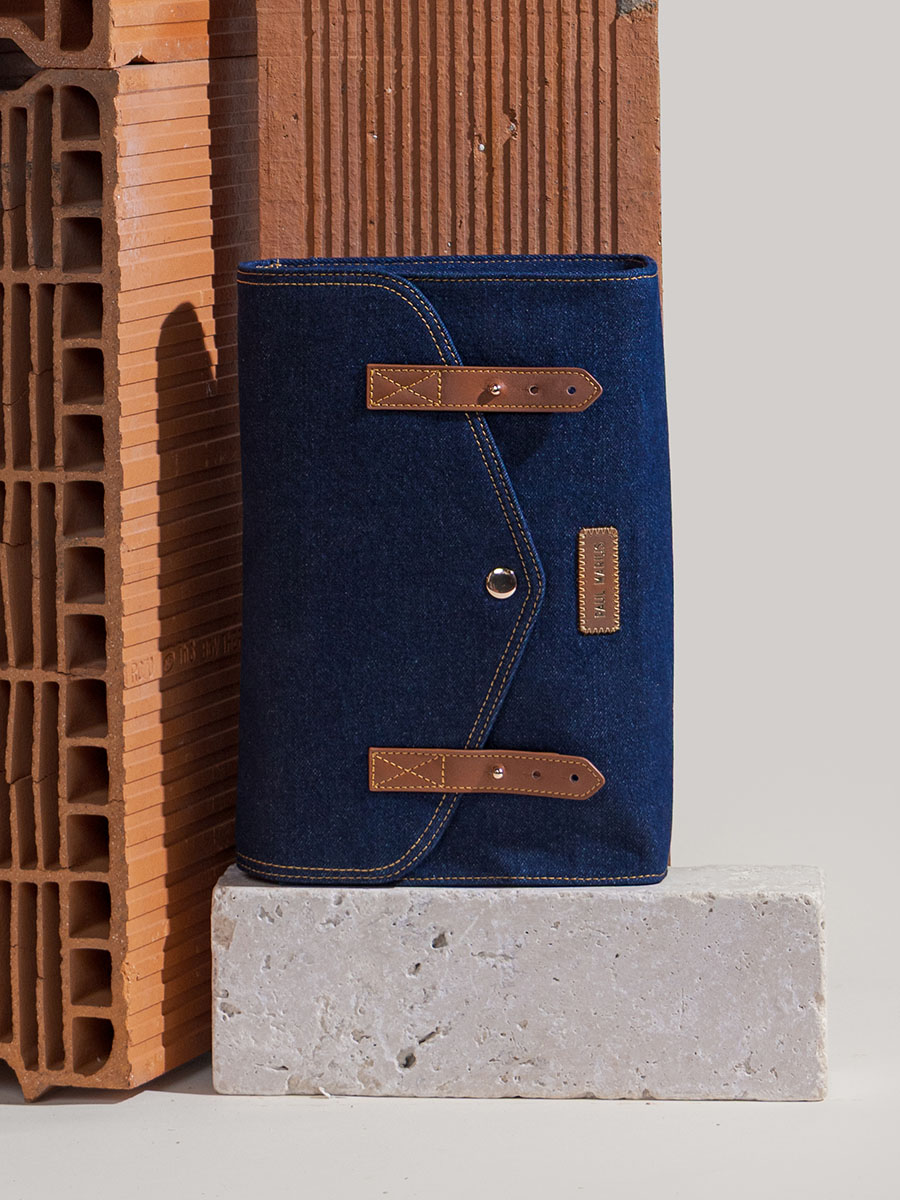 schoudertas-blauw-jeans-lindispensable-denim-brut-vue-portee-w08-dblu-denim