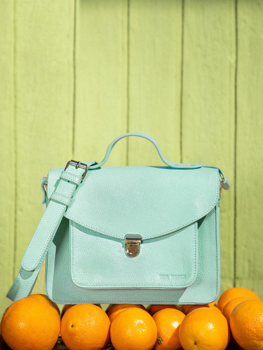 foto-gezicht-hand-tas-leder-blauw-mademoiselle-MADEMOISELLE-GEORGE-AZUR-BLUE-CIEL-PAUL-MARIUS-W05-AZ-L-BLU