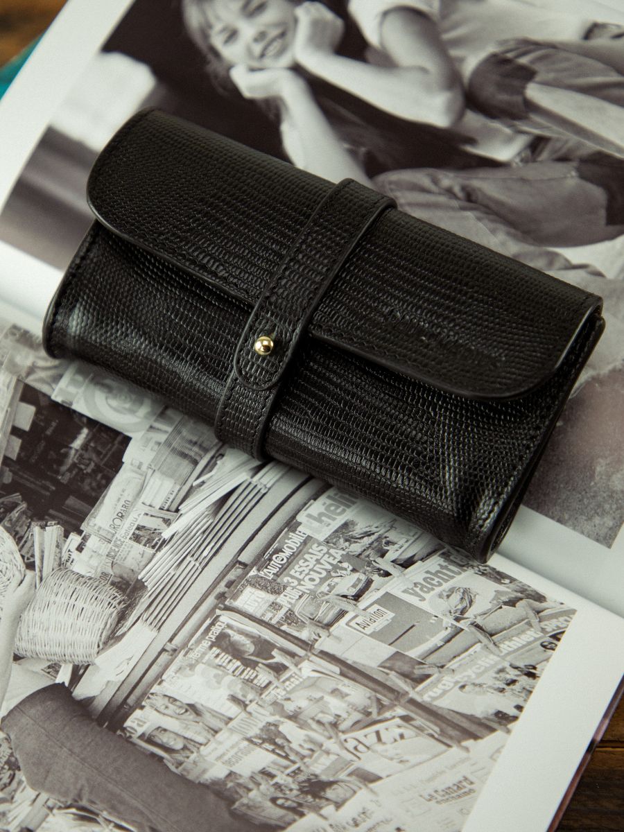 foto-gezicht-en-bril-zwart-leder-van-geel-oscar-1960-paul-marius-m50-l-b