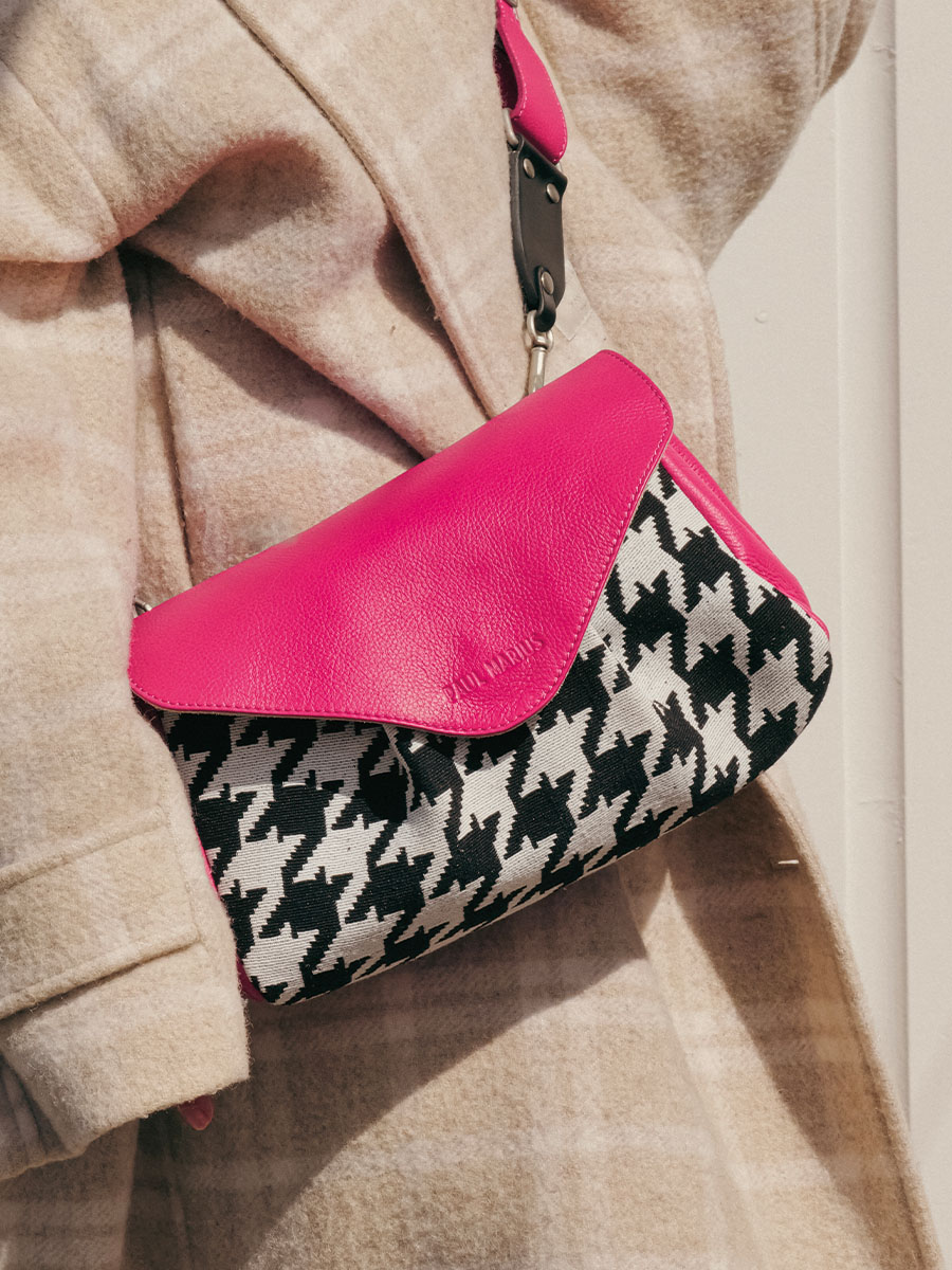 photo-bag-carrier-strap-leather-pink-suzon-m-allure-fuchsia-paul-marius-w25m-hs2-pi
