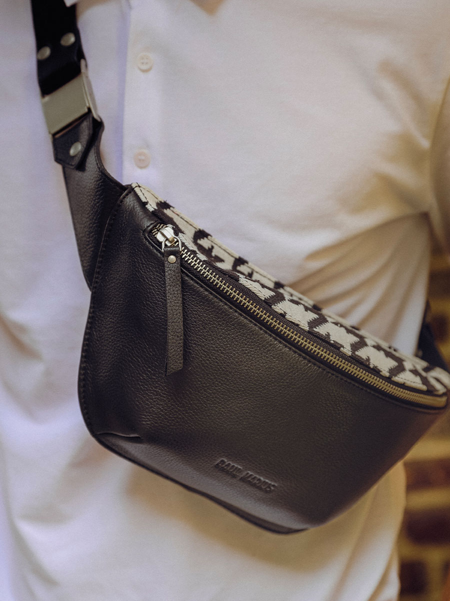 photo-vUE-face-banana-bag-LEATHER-BLACK-LABANE-ALLURE-BLACK-PAUL-MARIUS-M503-HS2-b