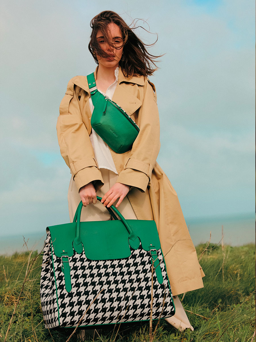 photo-view-banana-bag-carrier-LEATHER-VIOLET-LABANE-ALLURE-GROEN-PAUL-MARIUS-M503-HS2-GR