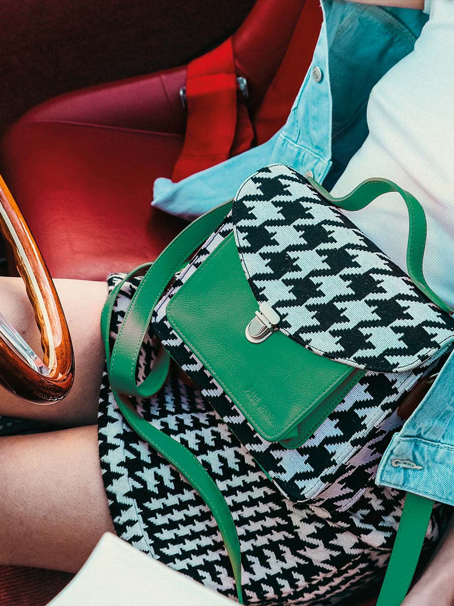 photo-bandolier-bag-carrier-LEATHER-PURPLE-MADEMOISELLE-GEORGE-ALLURE-GREEN-PAUL-MARIUS-W05-HS2-GR