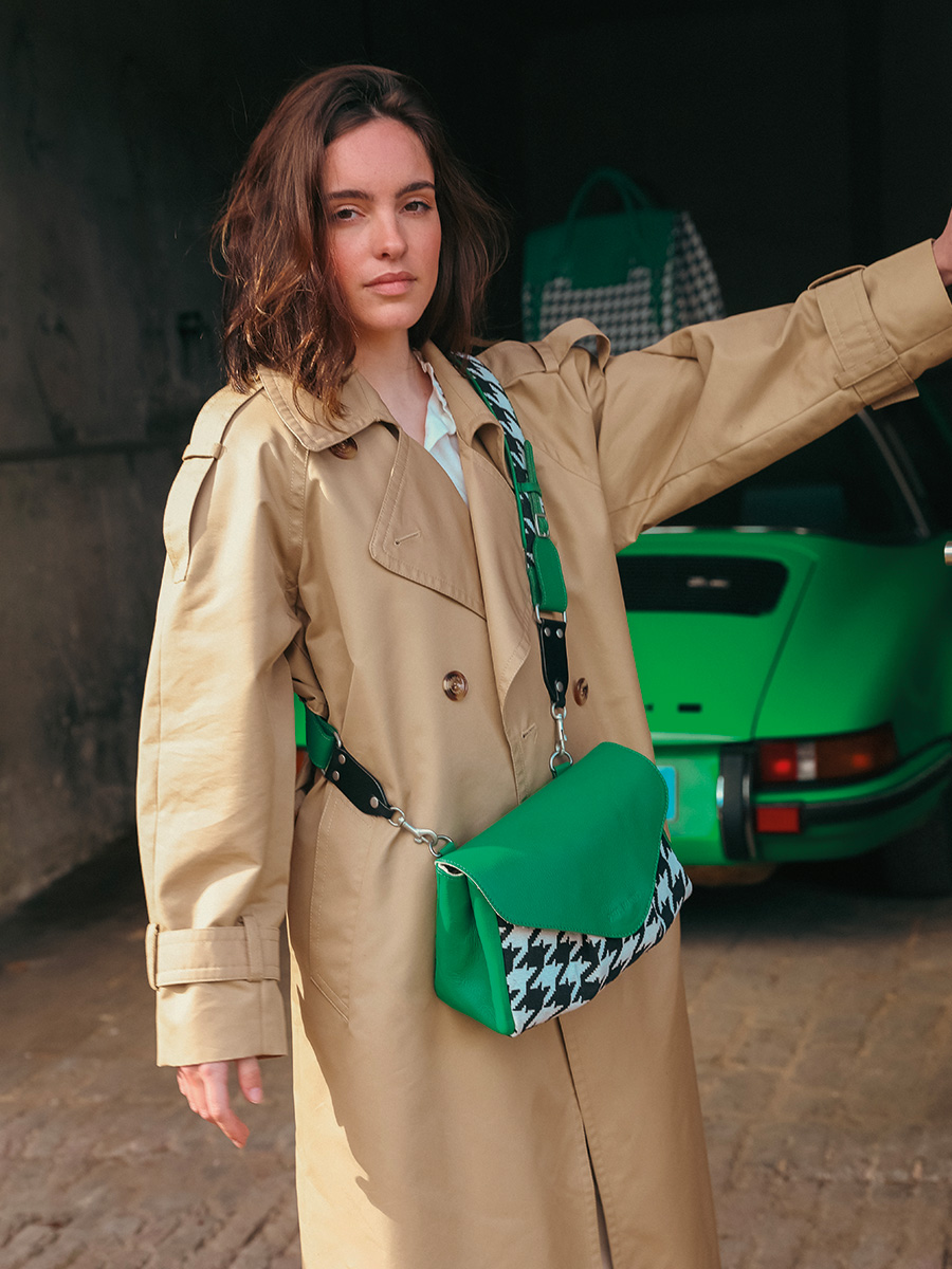 photo-vue-interieur-strap-bag-leather-violet-suzon-m-allure-green-paul-marius-w25m-hs2-gr